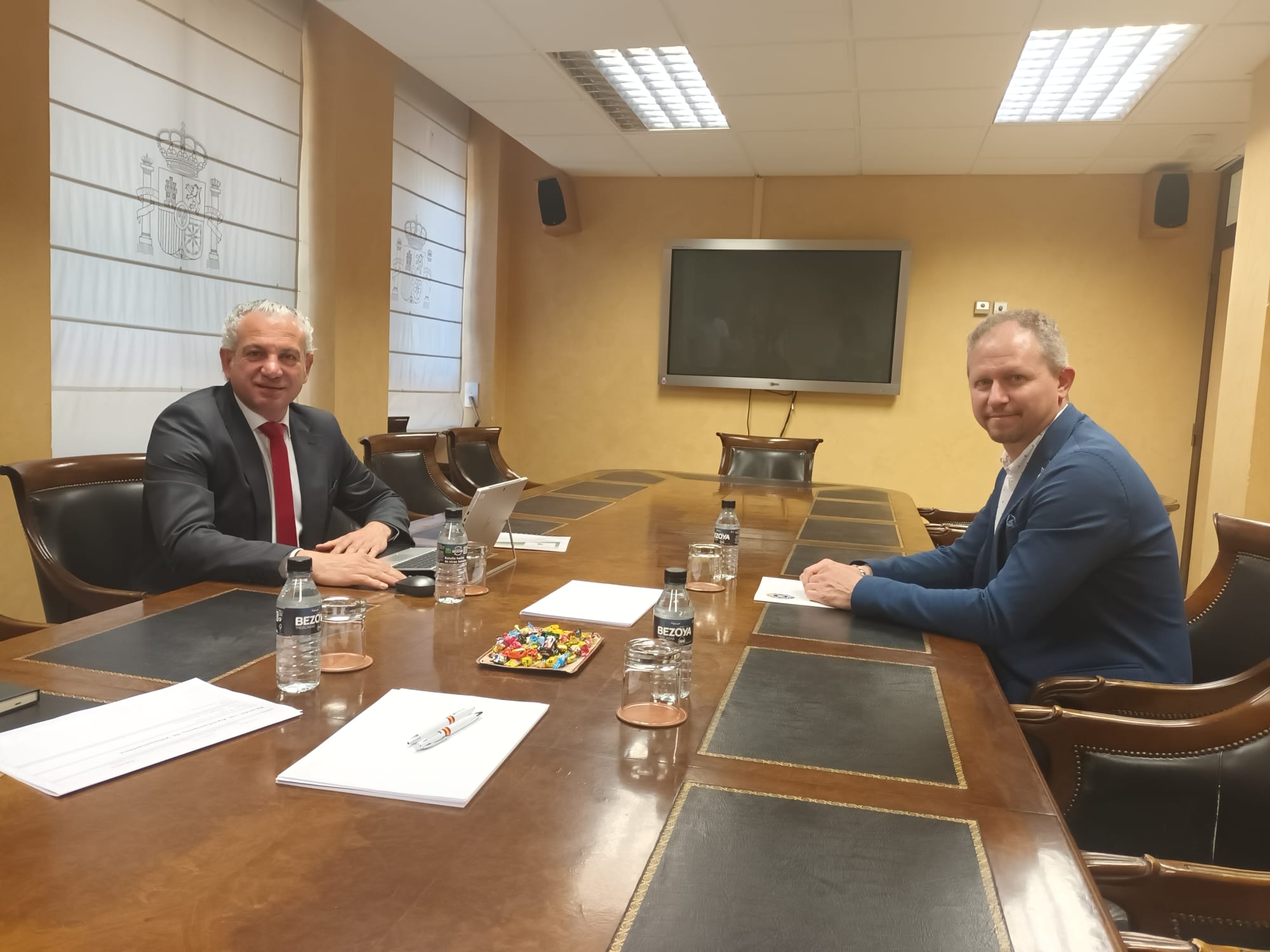 El delegado del Gobierno, Nicanor Sen, y el alcalde de Villaquilambre, Jorge Pérez. | L.N.C.