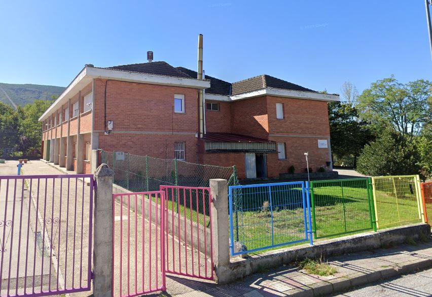 Colegio Público de Páramo del Sil. | Google Street View