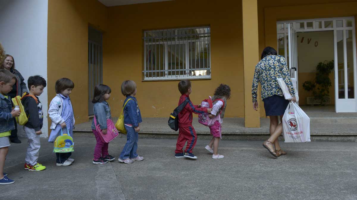 Unos escolares de un centro de la provincia de León. | MAURICIO PEÑA