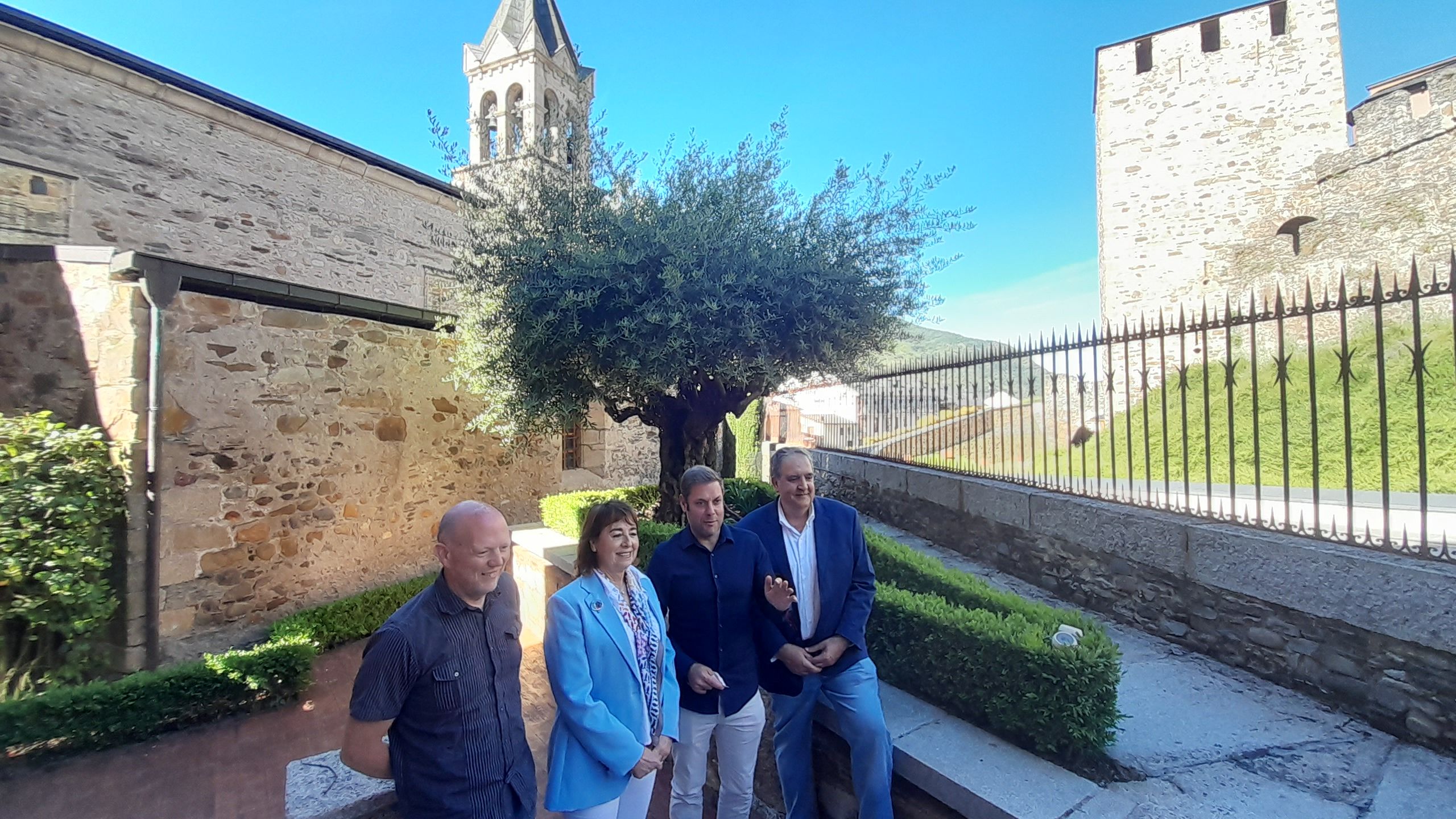 Presentación del proyecto experimental que busca la planta del olivo berciano. | MAR IGLESIAS