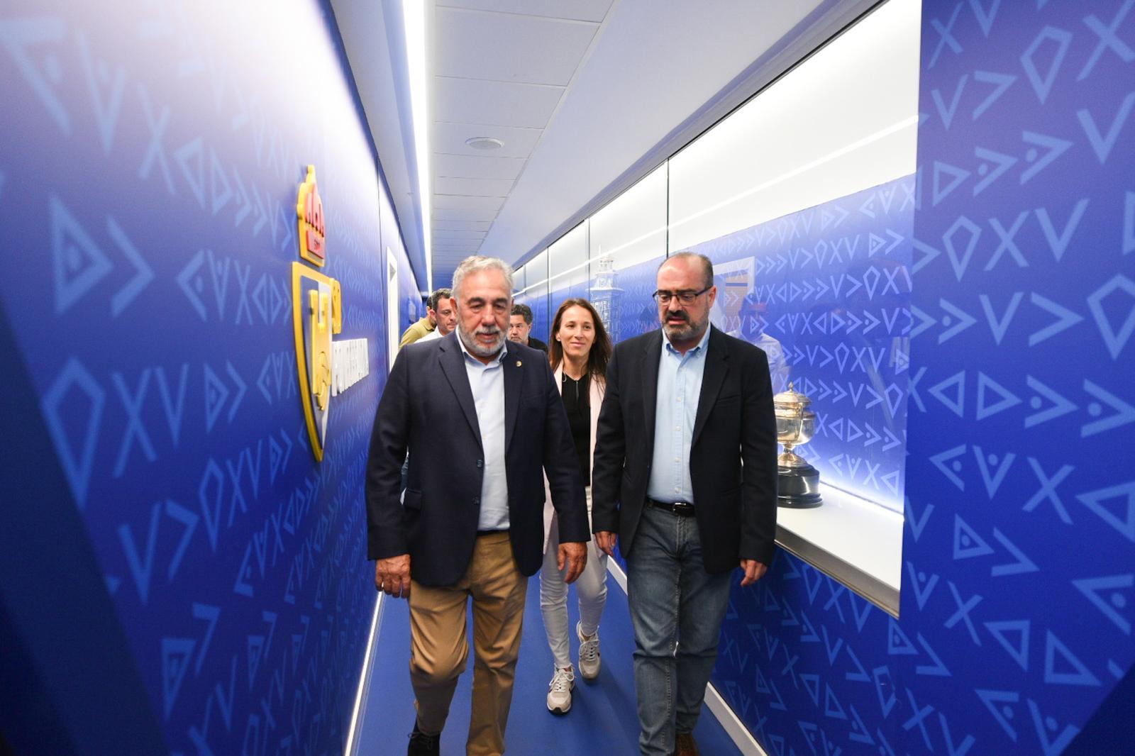 Imagen de la visita del alcalde y la concejala de deportes de Ponferrada al Toralín. | QUINITO