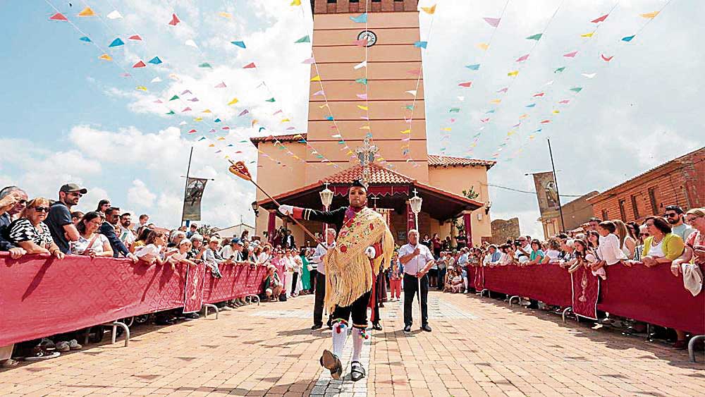 Foto de archivo de la procesión de Corpus Christi de San Sebastián de Laguna de Negrillos. | SAÚL ARÉN