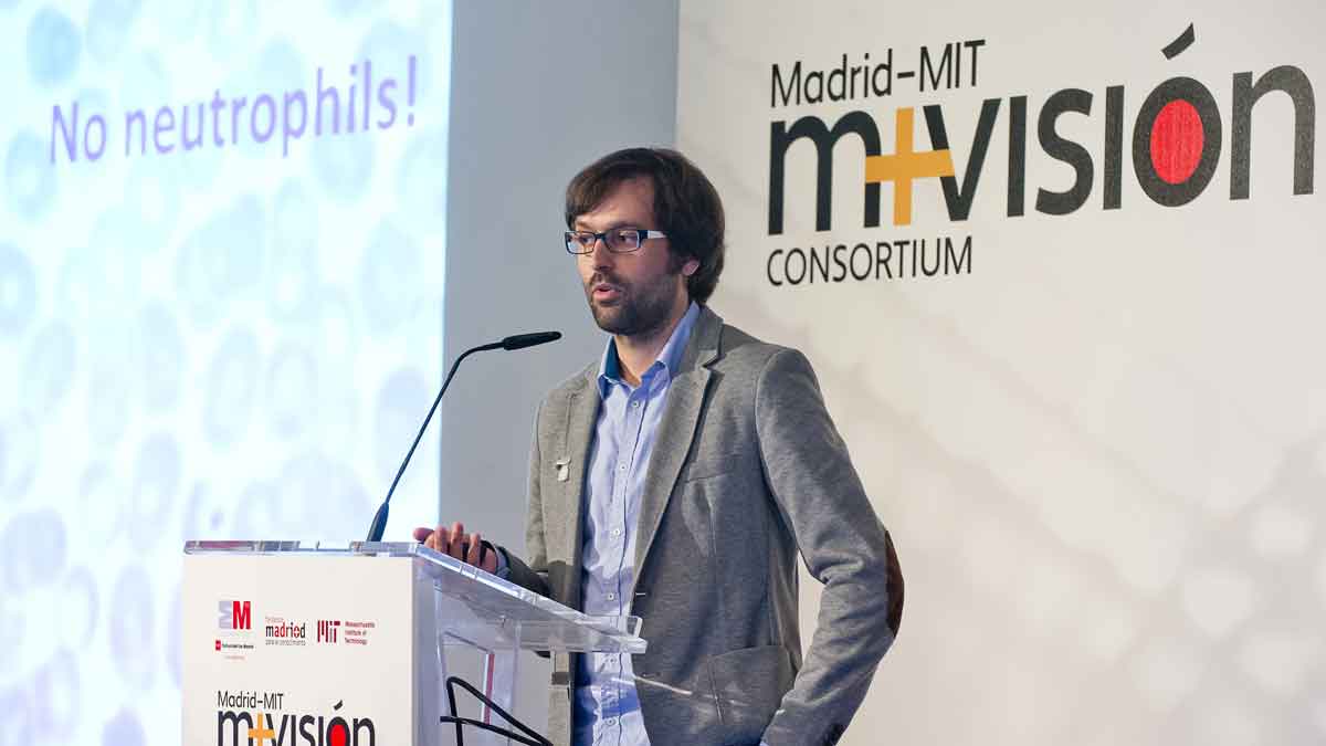 Carlos Castro-González, durante la presentación de su proyecto de investigación. | L.N.C. Carlos Castro-González, durante la presentación de su proyecto de investigación. | L.N.C.