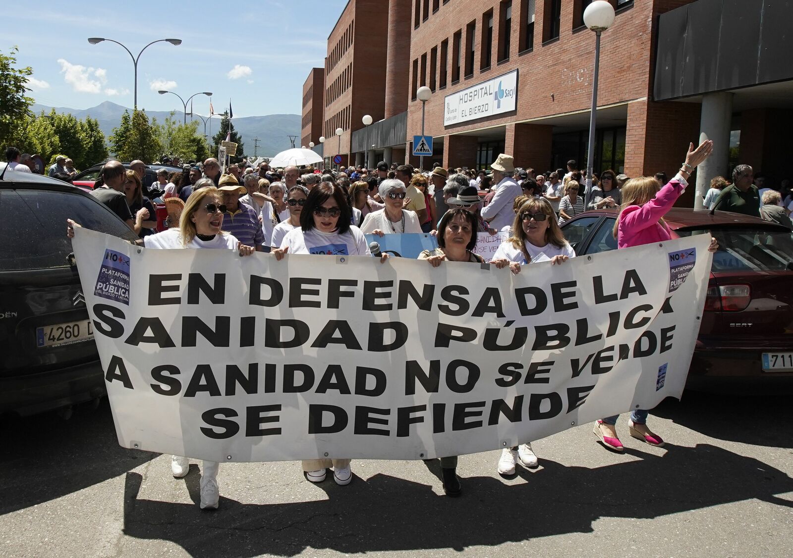Una de las últimas concentraciones por la sanidad pública en el Hospital El Bierzo de Ponferrada. | César Sánchez (Ical)