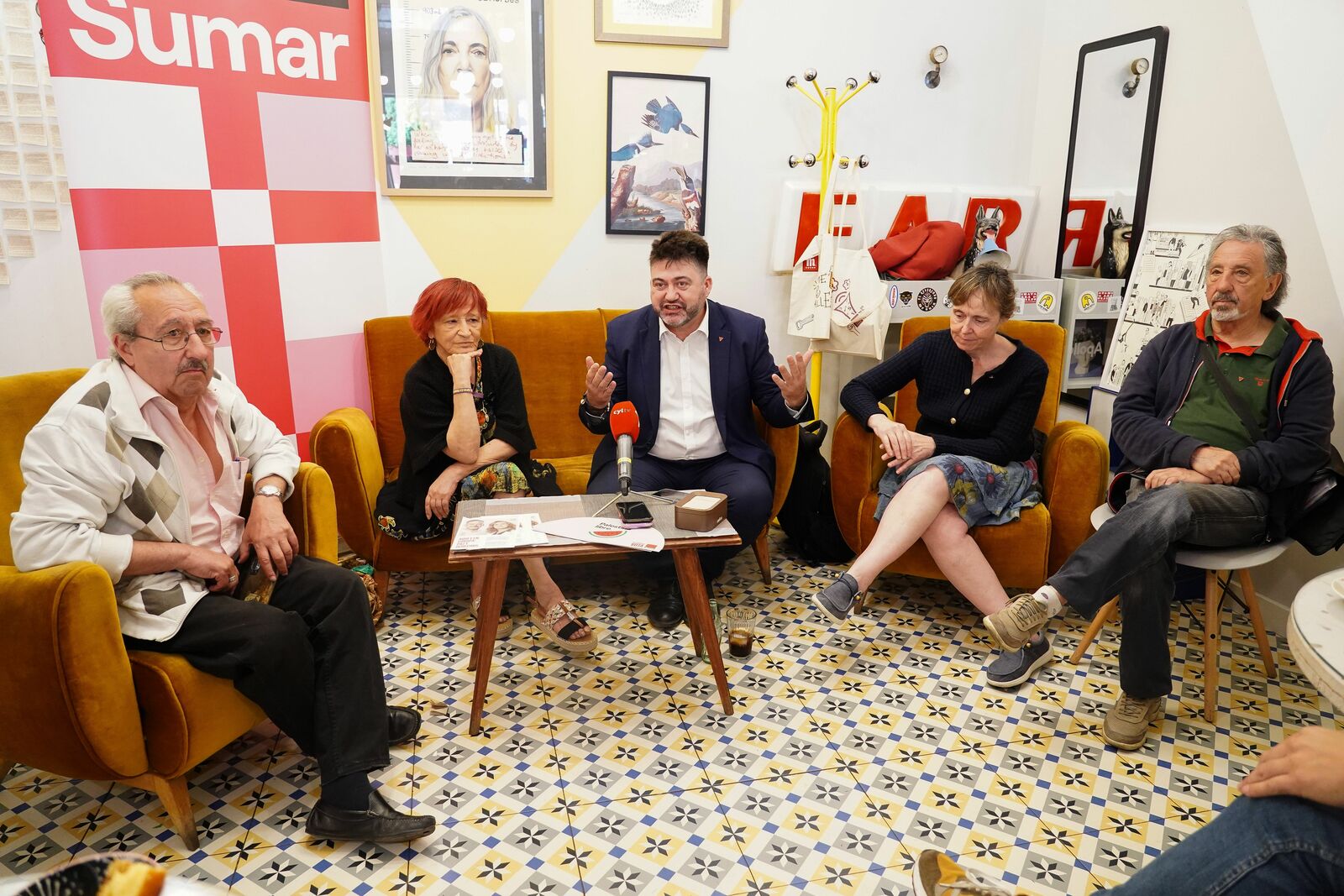 Carlos Sánchez Mato (c) en su visita este lunes a León. | CAMPILLO (ICAL)