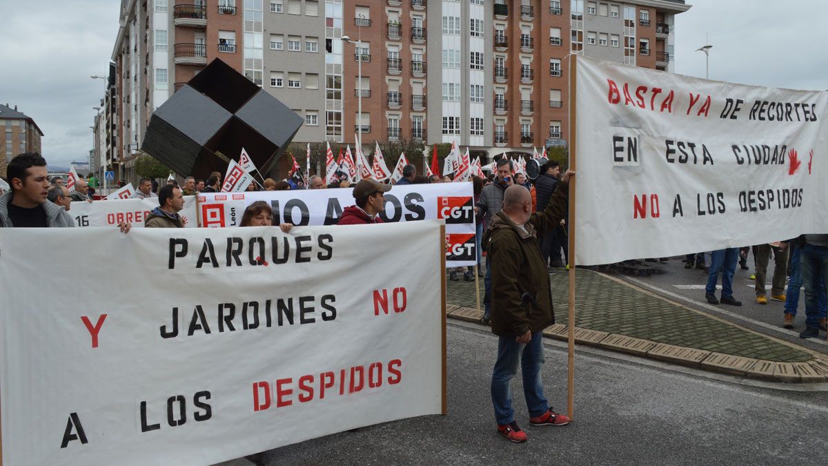 Manifestación de los trabajadores de FCC, este domingo en Ponferrada. | L. N. C.