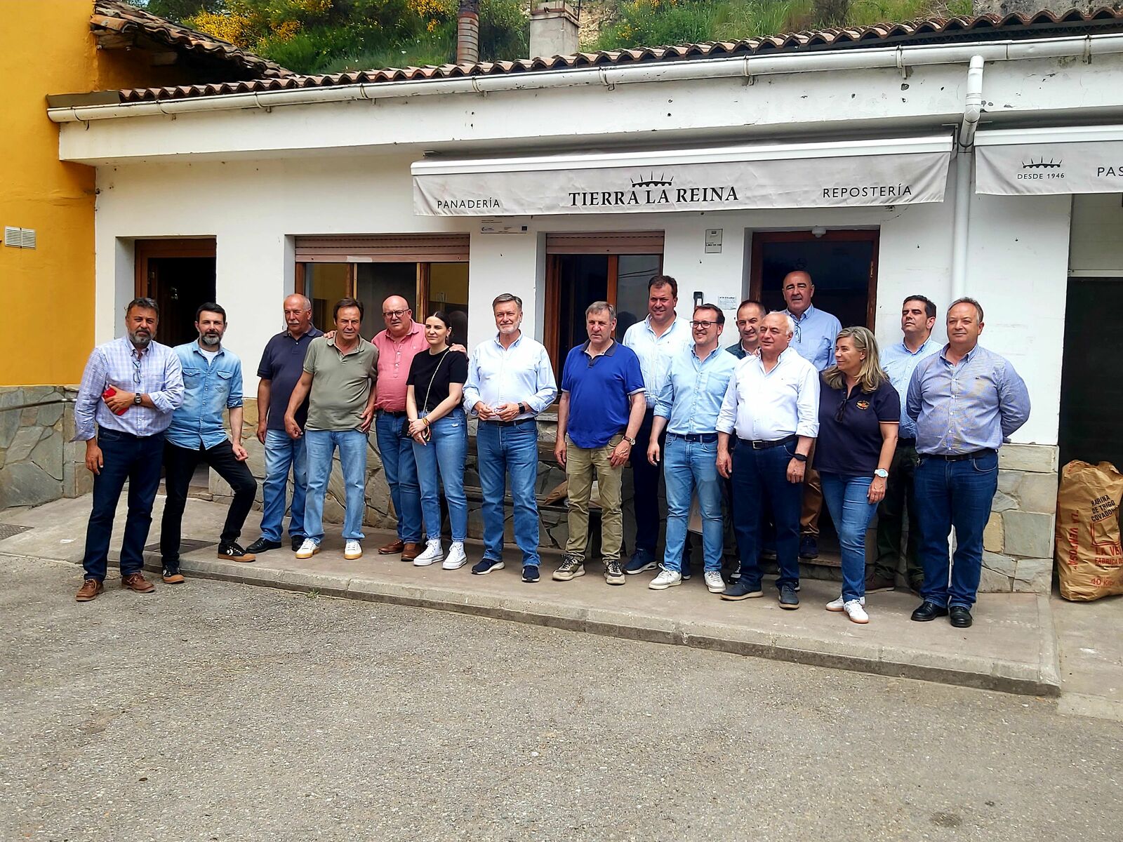 Foto grupal del PP como cierre de las elecciones al Parlamento Europeo. | L.N.C.