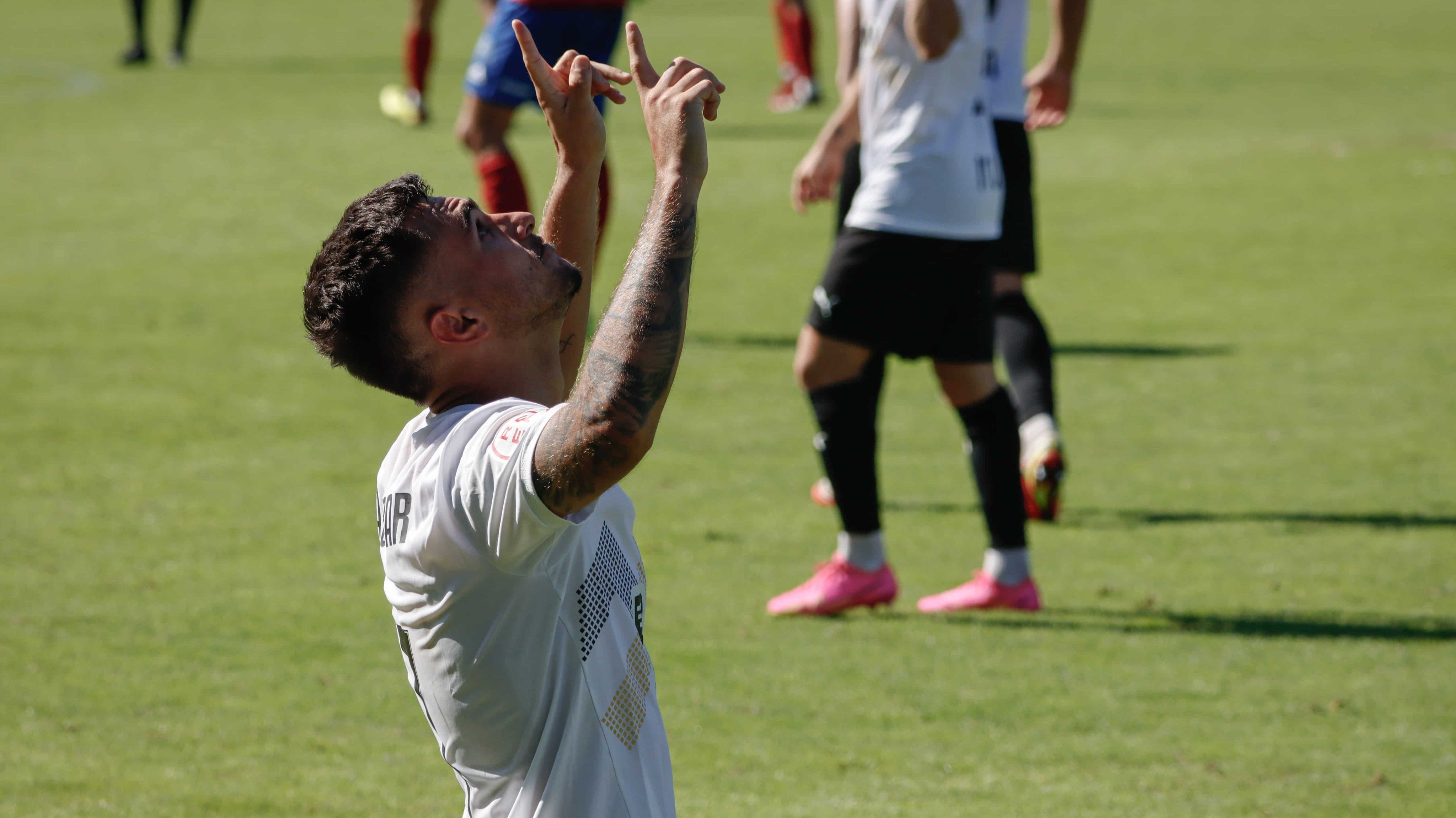 Escobar celebra un gol con el Real Unión. | REAL UNION