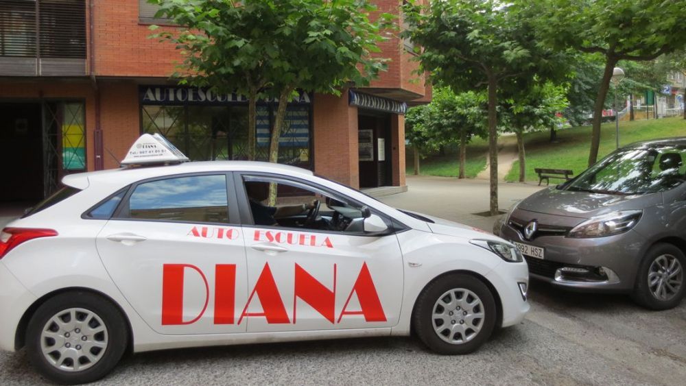 Una de las autoescuelas de la capital berciana. | Álvaro.V