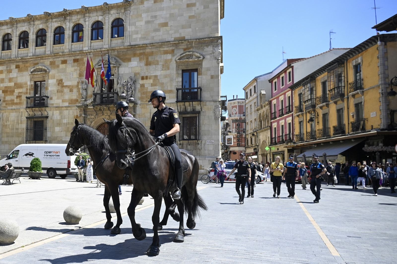 policia nacional calle ancha leon3 policia nacional calle ancha leon3