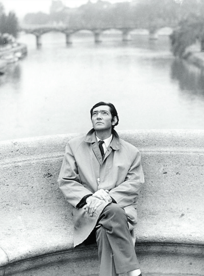 Imagen Julio Cortázar en el París de los años cincuenta Imagen Julio Cortázar en el París de los años cincuenta