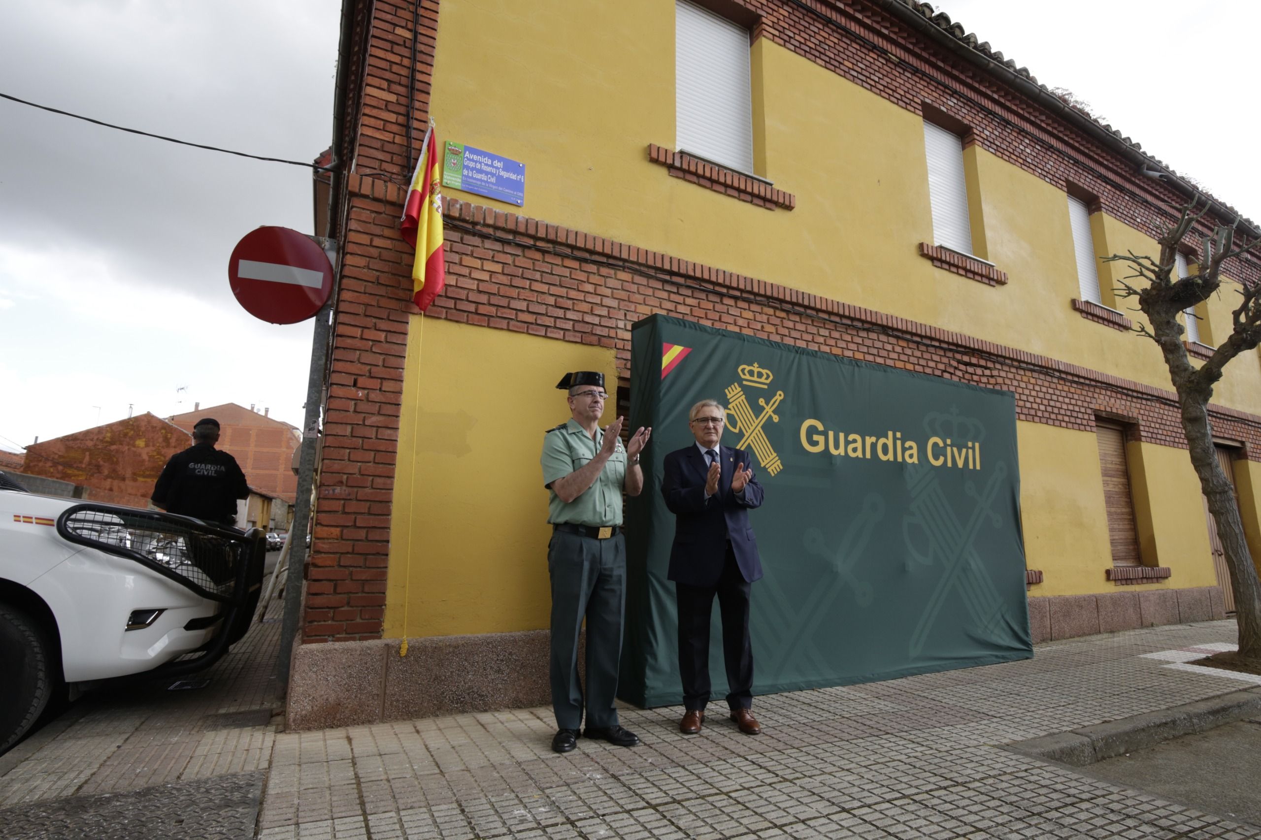Inauguración de la avenida dedicada a los miembros del GRS en La Virgen del Camino. SAÚL ARÉN