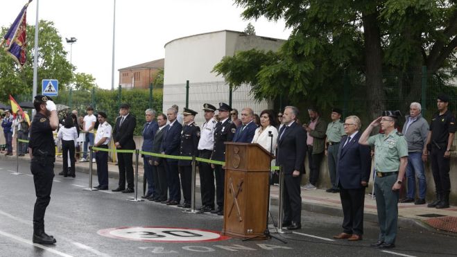 Saludo a las autoridades presente en el acto. | SAÚL ARÉN