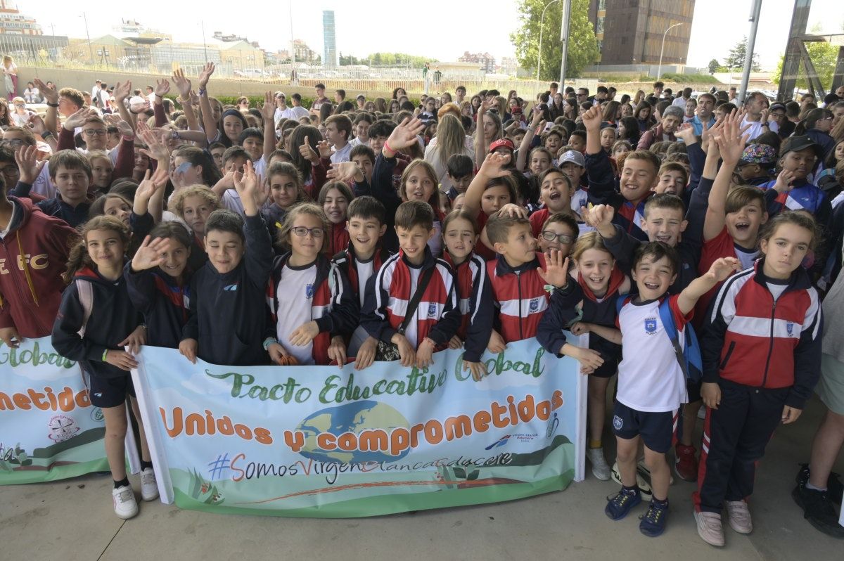 Marcha solidaria por el pacto educativo 23