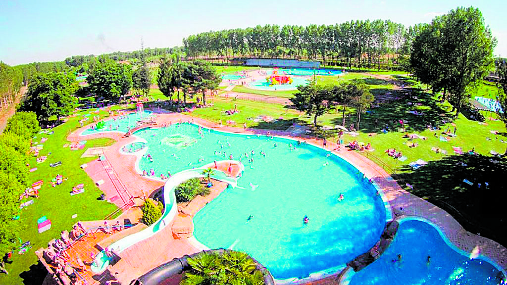 Foto de archivo del Complejo Acuático de Valencia de Don Juan. | L.N.C.