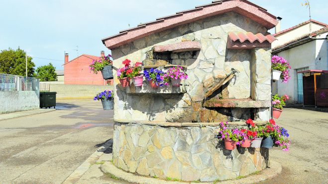 El cuidado de los espacios y las flores son una seña de identidad del pueblo. | F. FERNÁNDEZ El cuidado de los espacios y las flores son una seña de identidad del pueblo. | F. FERNÁNDEZ