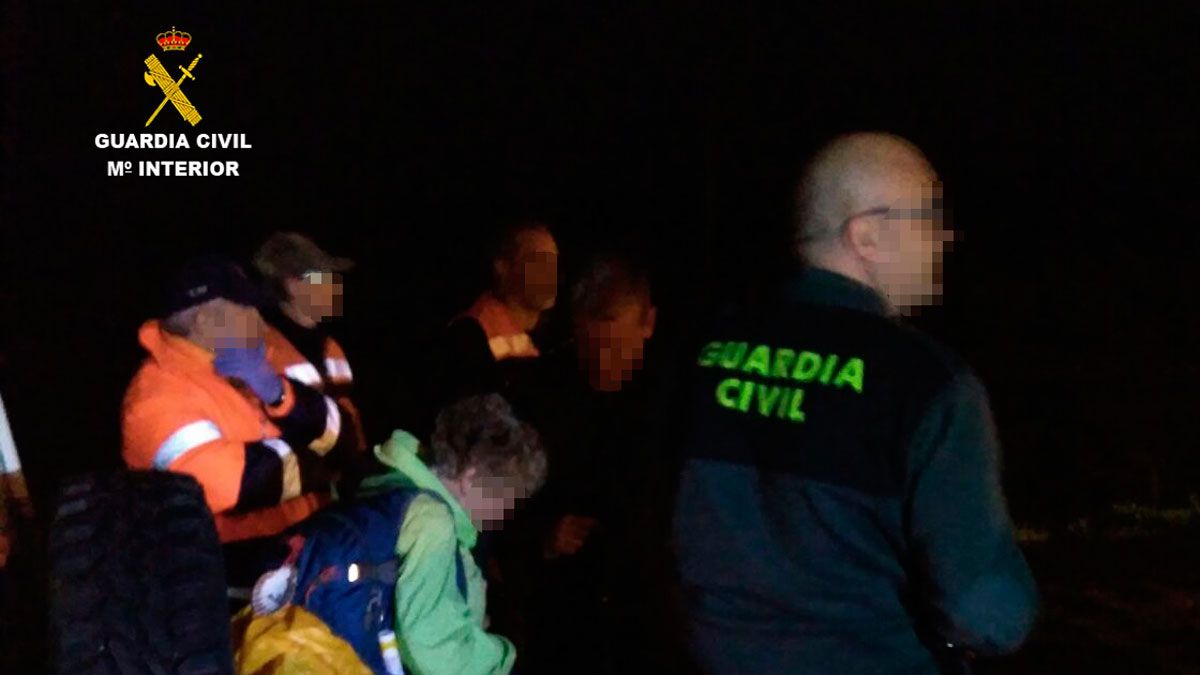 La Guardia Civil auxilia a una peregrina extraviada en Molinaseca