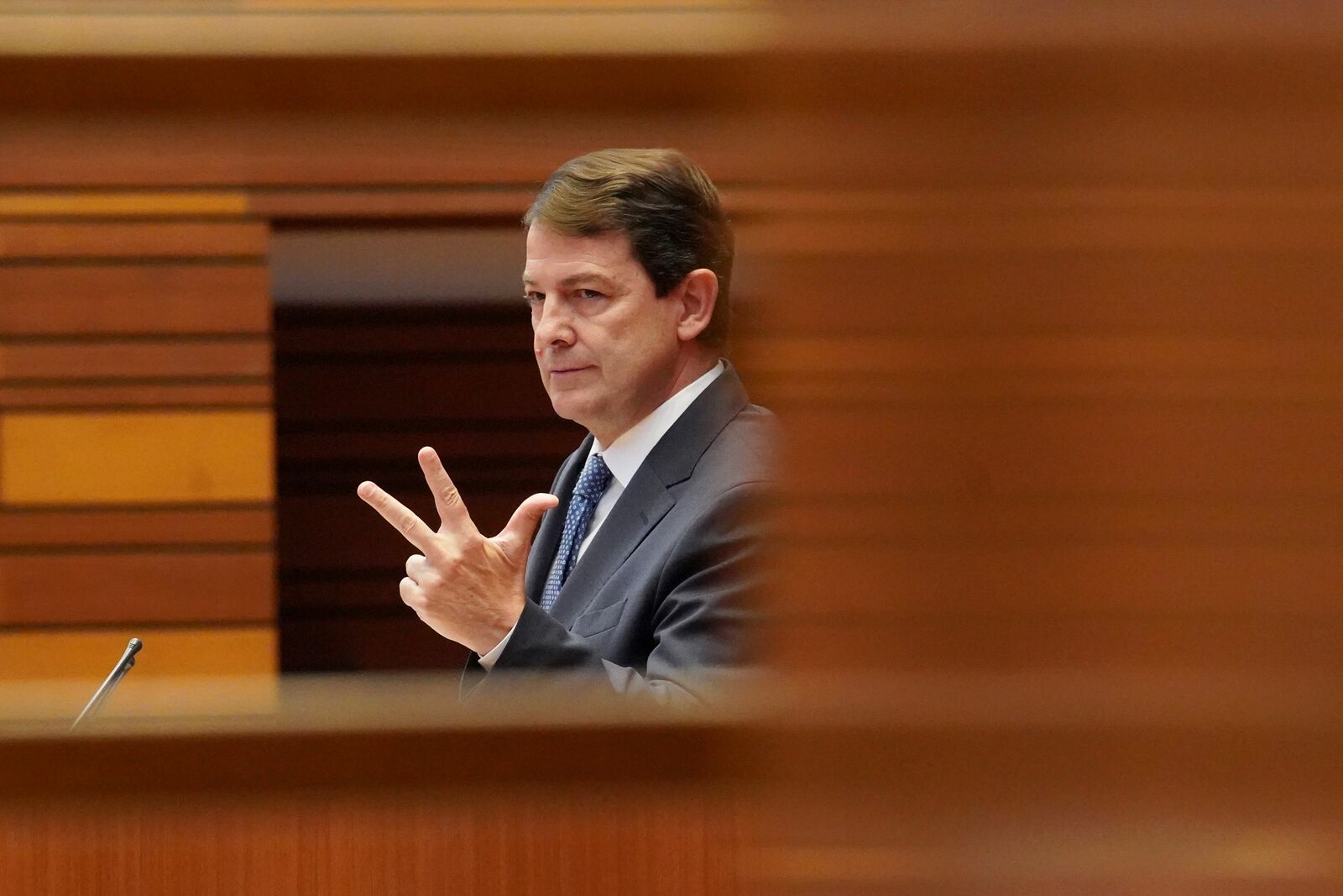 Alfonso Fernández Mañueco en el debate de política general de la Junta. | MIRIAM CHACHÓN (ICAL)