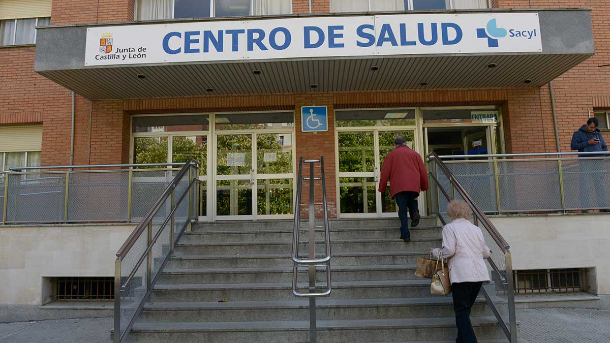 Uno de los centros de salud con más pacientes del área de León es el de José Aguado. | MAURICIO PEÑA
