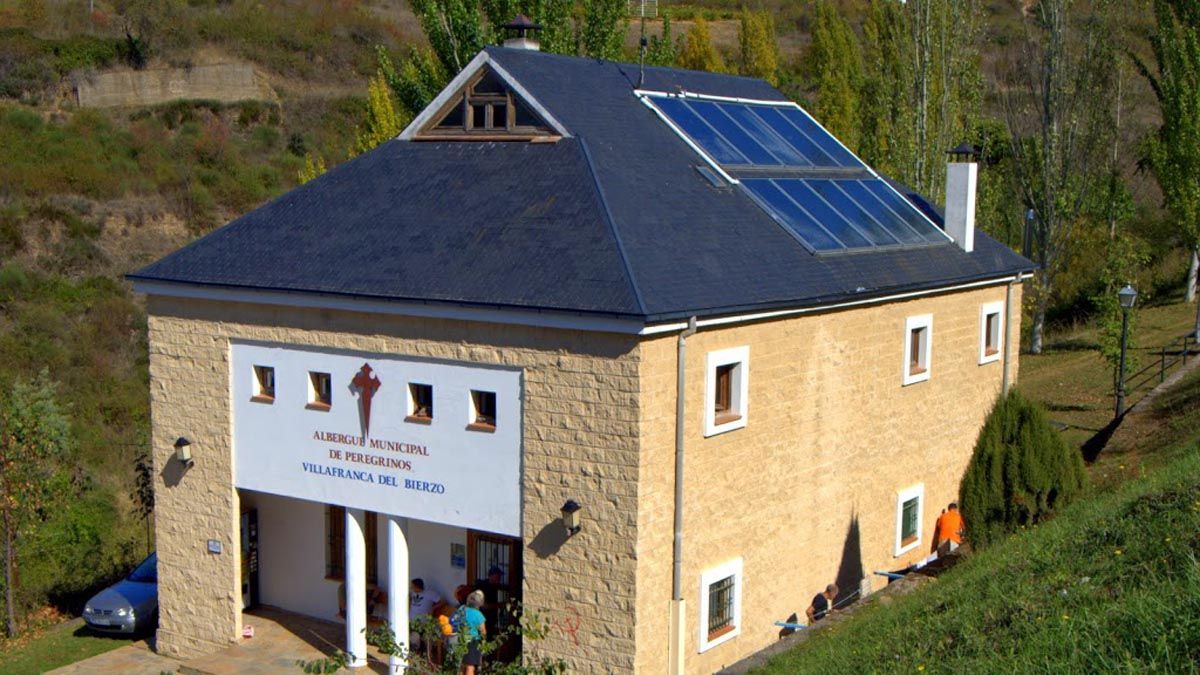 El albergue municipal de Villafranca del Bierzo, en una imagen de archivo. | L.N.C. El albergue municipal de Villafranca del Bierzo, en una imagen de archivo. | L.N.C.