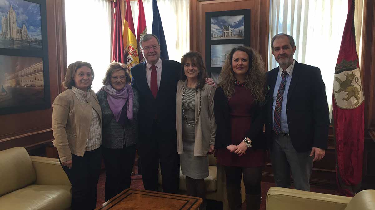 Un momento de la reunión entre Silván y los responsables de la iniciativa. | L.N.C.