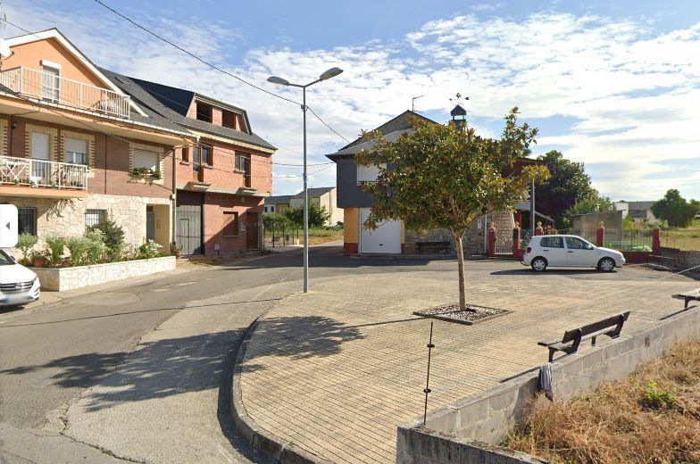 Calle San Martín en Carracedo del Monasterio. | Google Street View