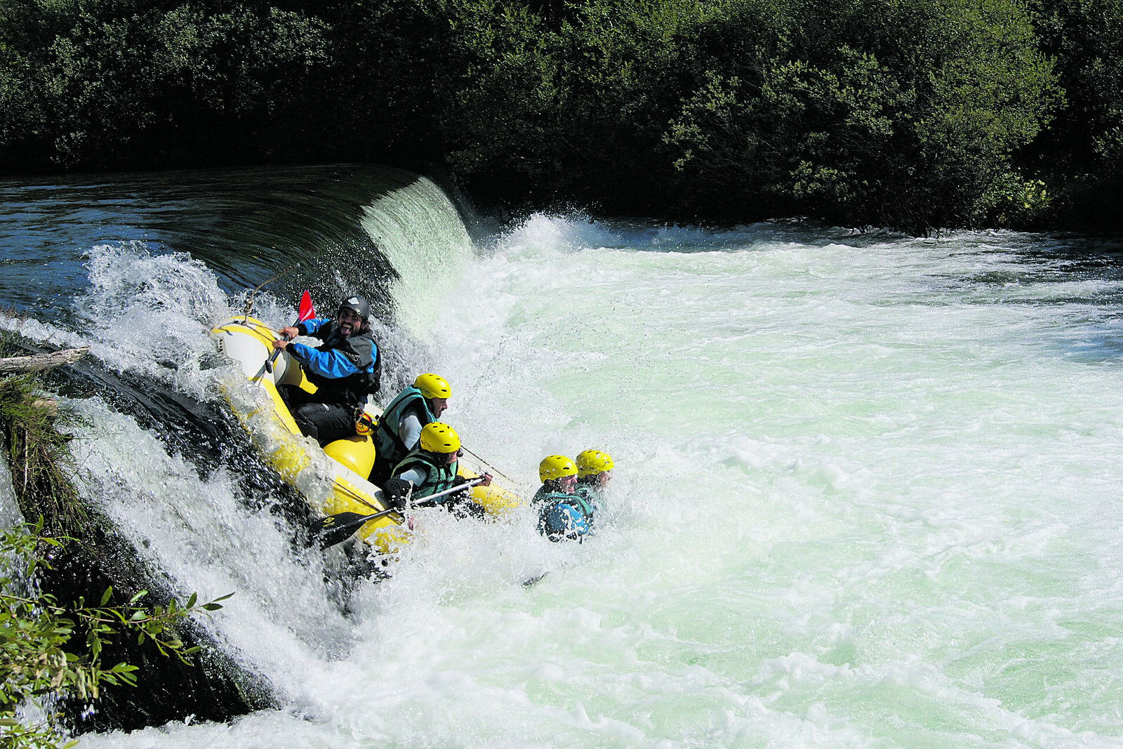 Imagen de archivo de actividades de rafting en el río Porma en Boñar. | PORMAVENTURA