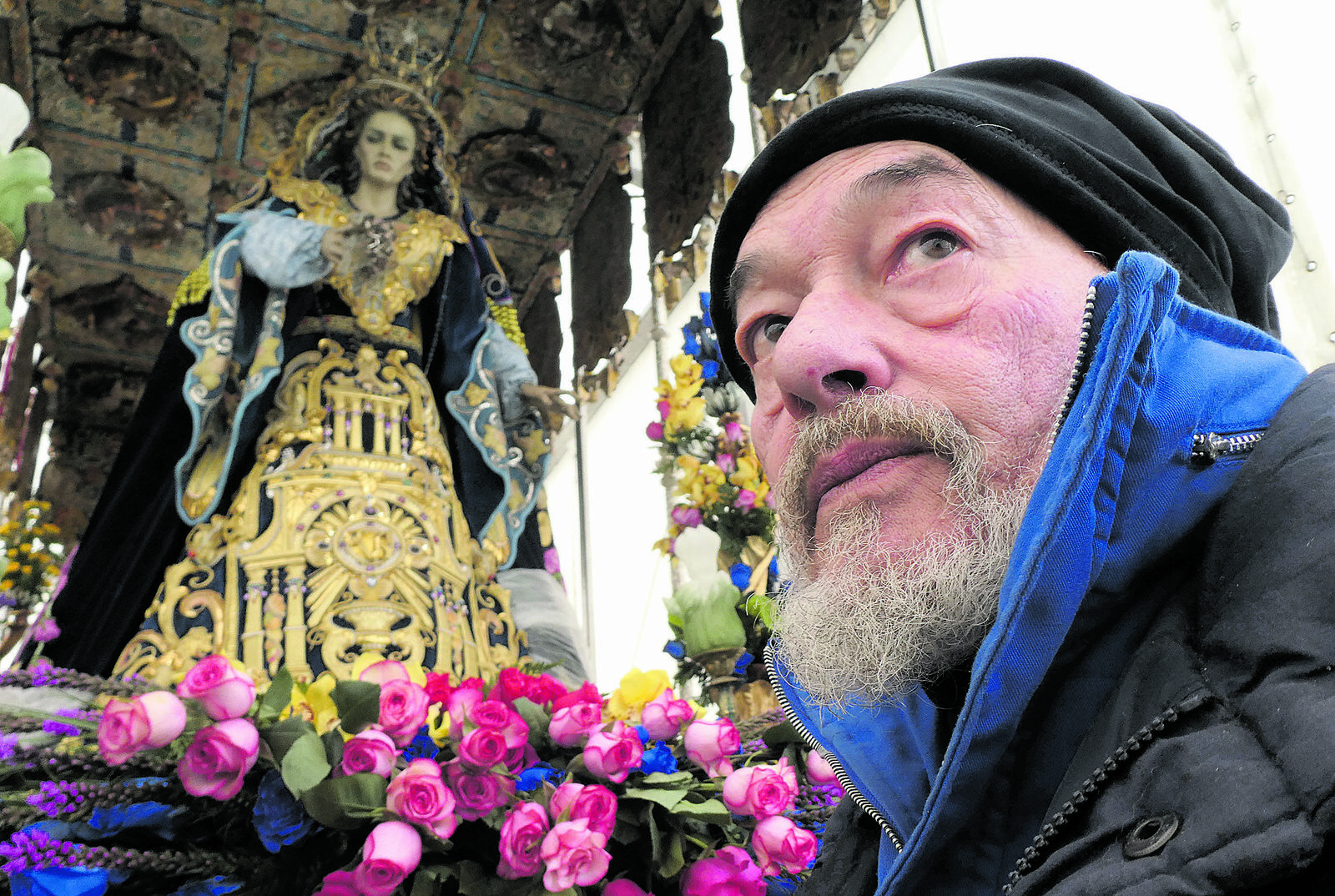 Melchor Gutiérrez presentando a su divina majestad la Virgen de los Reyes. | GREGORIO FERNÁNDEZ CASTAÑÓN