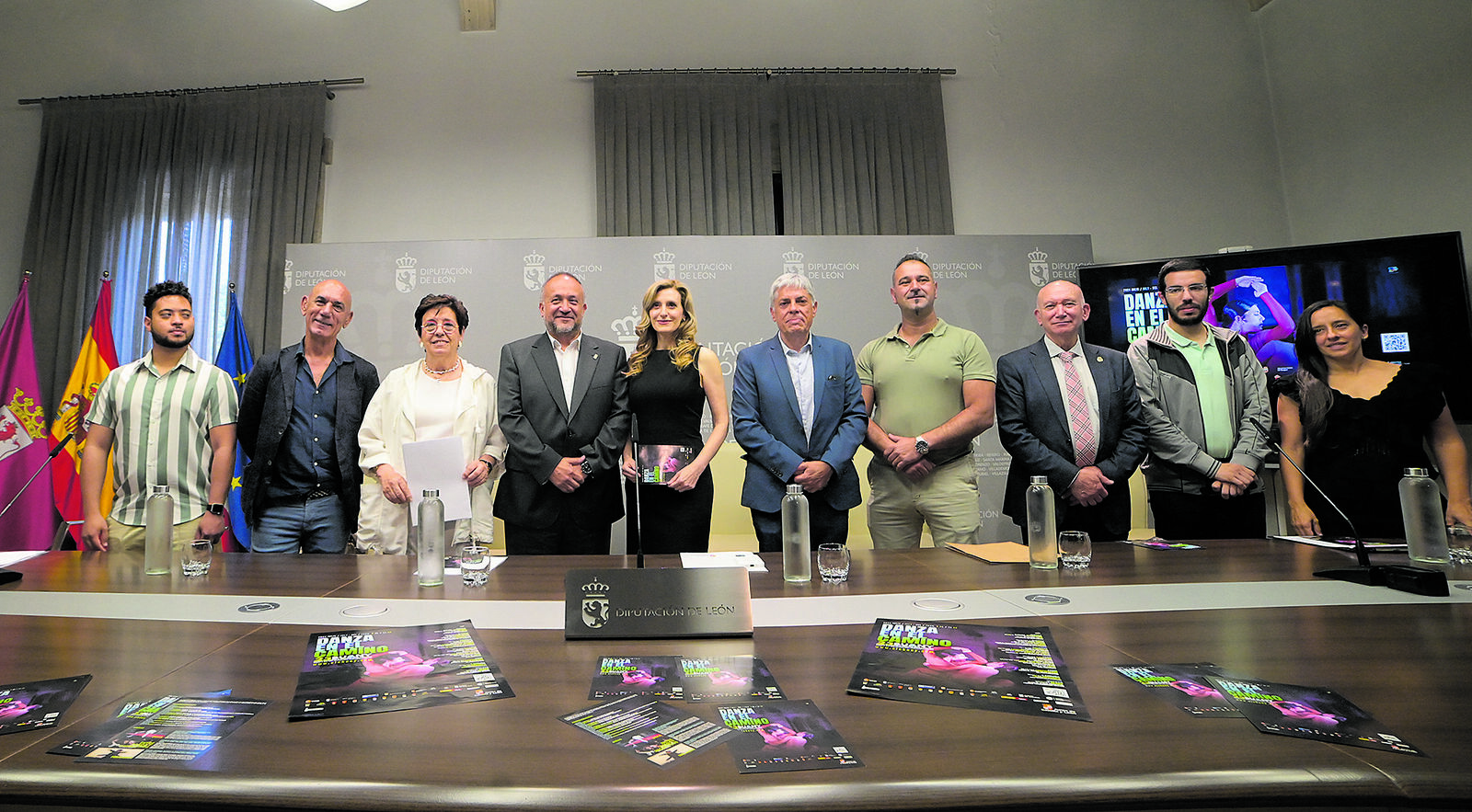 La presentación del VI Festival ‘Danza en el Camino’ tuvo lugar ayer de la mano de numerosos representantes de distintas instituciones. | MAURICIO PEÑA