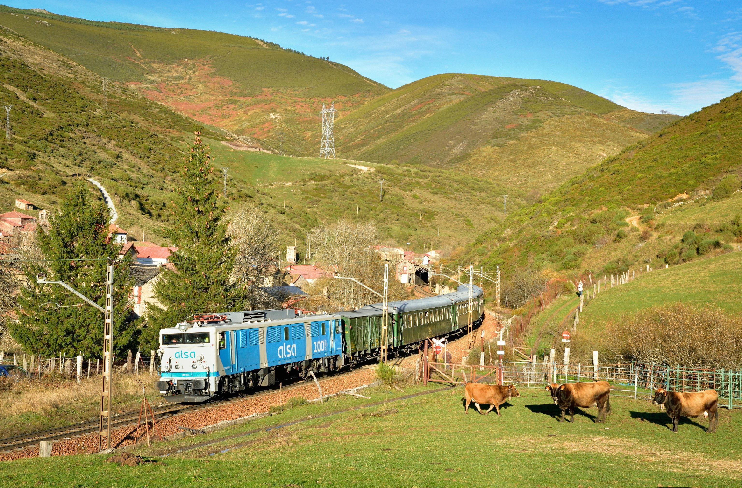 El tren histórico ‘Rampa de Pajares’, en una imagen de archivo. | ALBERTO PAZ