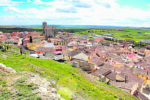 En la imagen, vista panorámica de Mucientes desde el castillo. | L.N.C.