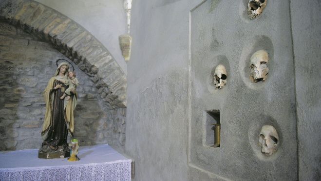 Las calaveras ‘en cruz’ de Vaillalfeide se mantienen bien conservadas desde su reciente descubrimiento. | MAURICIO PEÑA Las calaveras ‘en cruz’ de Vaillalfeide se mantienen bien conservadas desde su reciente descubrimiento. | MAURICIO PEÑA