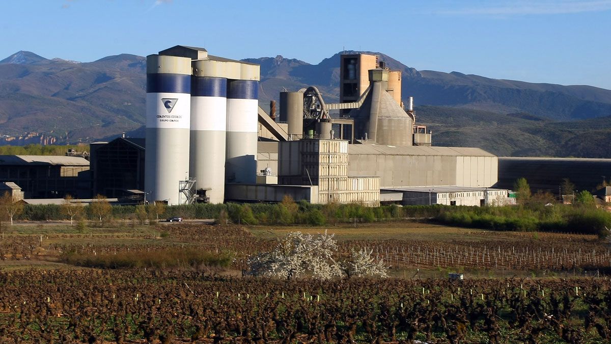 Planta cementera de Cosmos, en Toral de los Vados. | C. S. (ICAL)