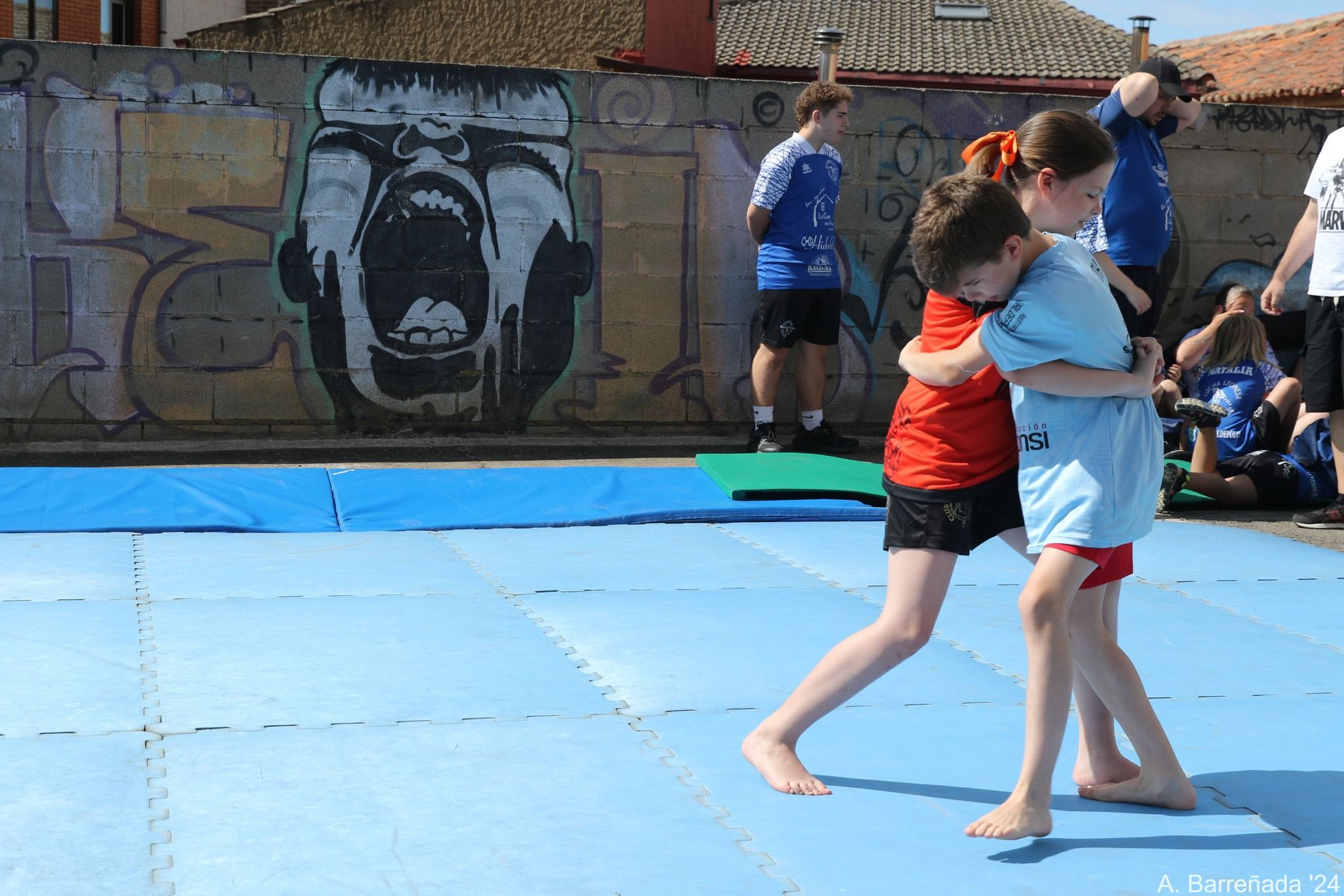 La utilización de colchonetas en verano es absolutamente inapropiada. | A. BARREÑADA
