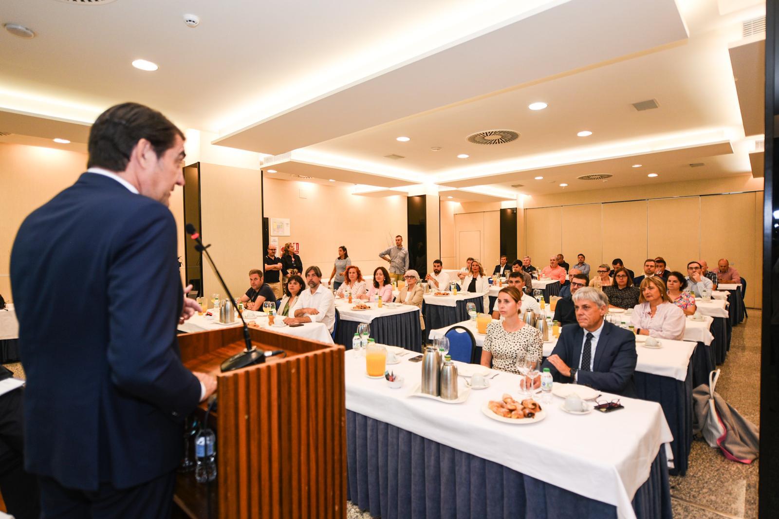 El consejero de Medio Ambiente, Vivienda y Ordenación del Territorio este miércoles en Ponferrada. | L.N.C.