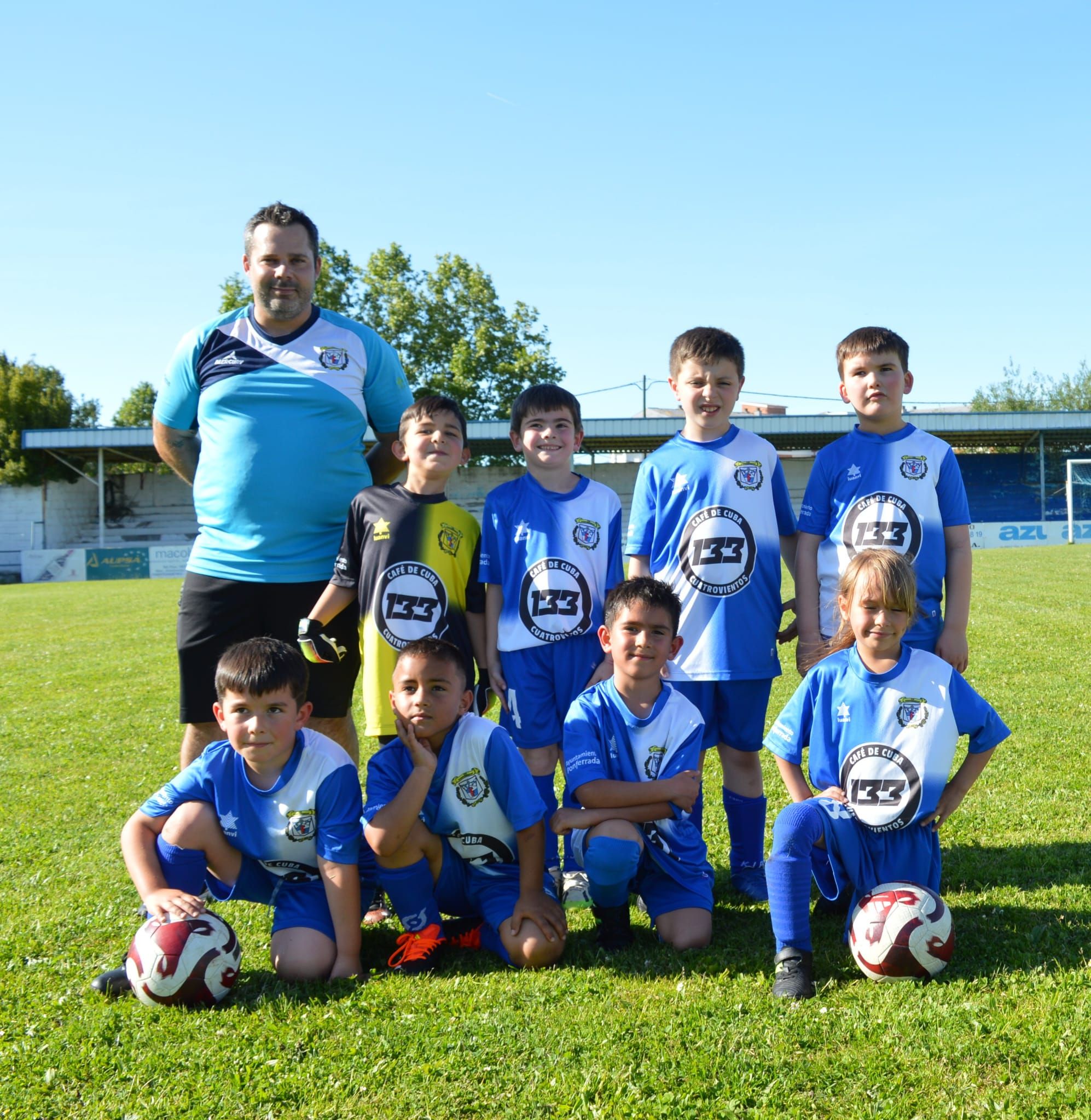 Así forma el equipo prebenjamin del Fuentesnuevas, una de las bases del club berciano