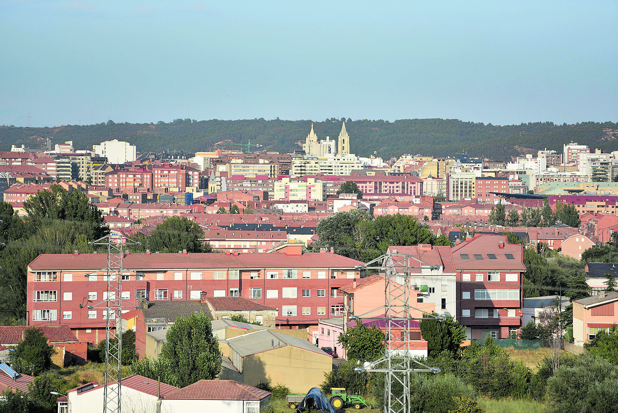 En la provincia aún quedan casi 8.000 viviendas de obra nueva por vender. | M. PEÑA