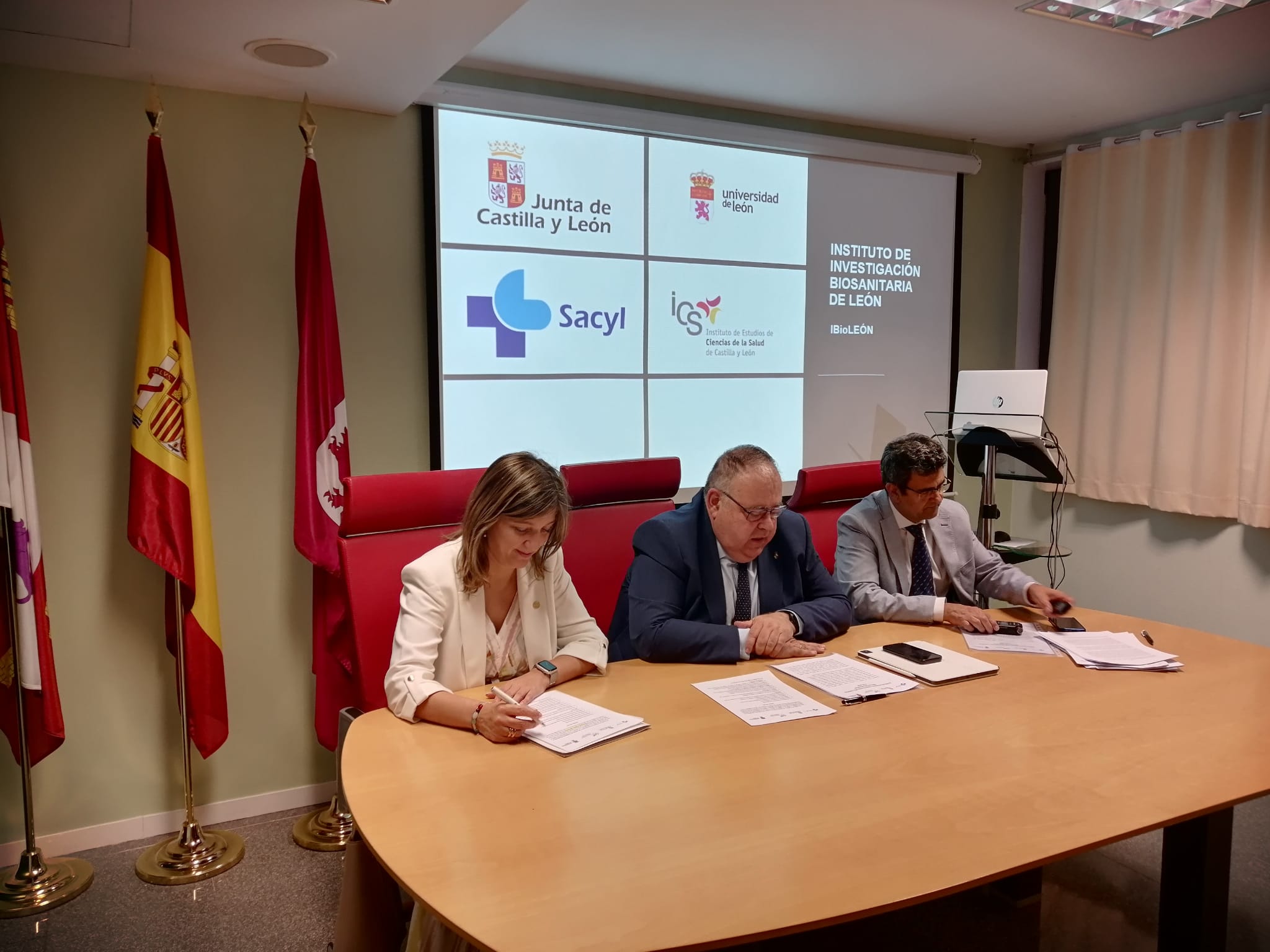 Reunón de constitución del Consejo Rector de IbioLeón. | L.NC.