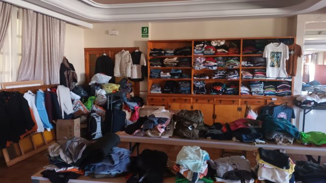 La solidaridad de los vecinos de Villaquilambre ha hecho que se cree un gran ropero. | L.N.C. La solidaridad de los vecinos de Villaquilambre ha hecho que se cree un gran ropero. | L.N.C.