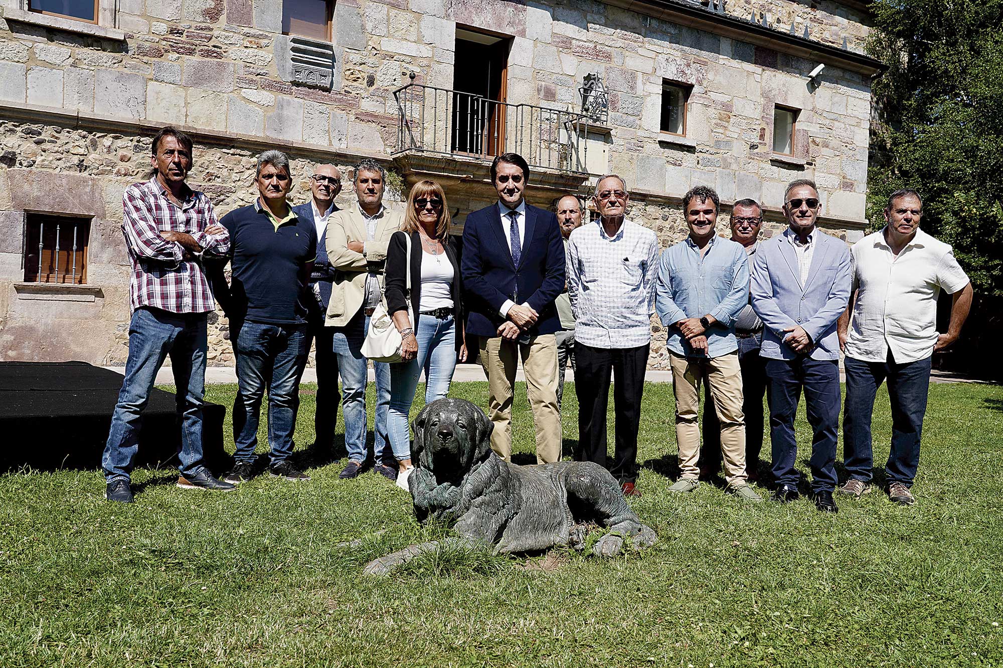 Participantes en la visita este martes a la Casa del Parque de Babia y Luna. | CAMPILLO (ICAL)