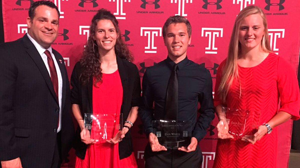 Blanca Fernández con el resto de los premiados. | TEMPLE OWLS