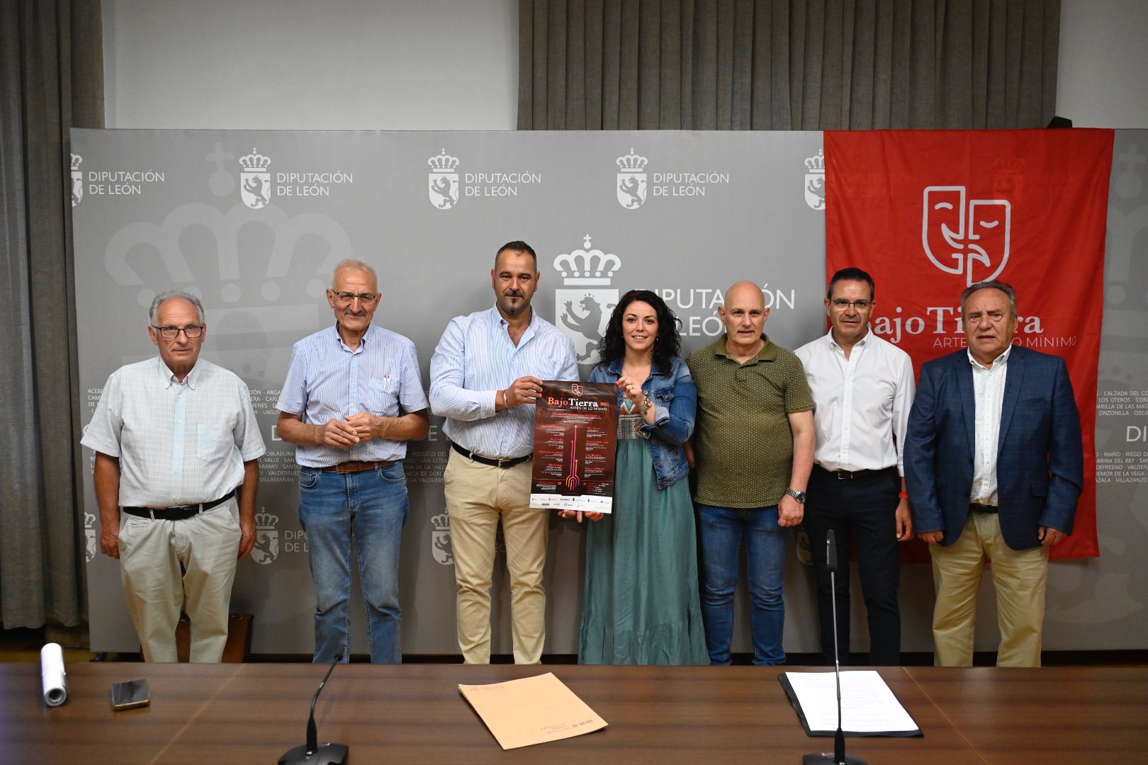 Presentación de 'Bajo tierra. Teatro de lo mínimo' este miércoles en León. | SAÚL ARÉN