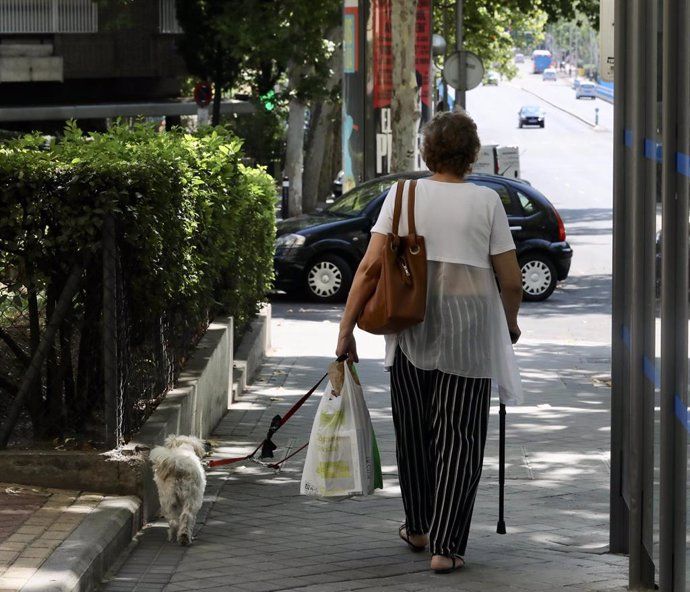 Los hogares en los que reside una única persona seguirán ganando peso con los años. EUROPA PRESS
