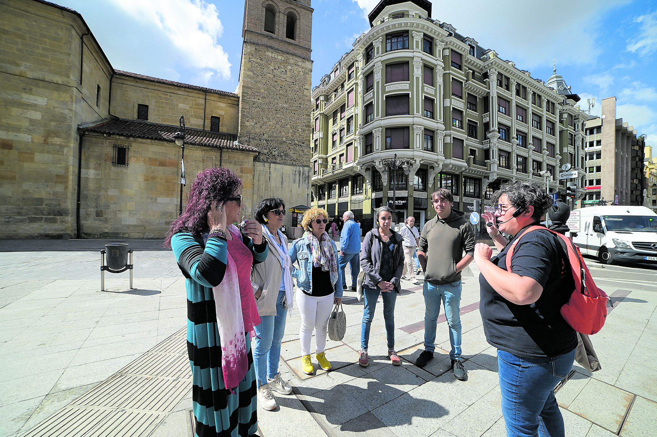 Irene Benavides es la presidenta de la asociación 'Guías de la tierrina'. | MAURICIO PEÑA