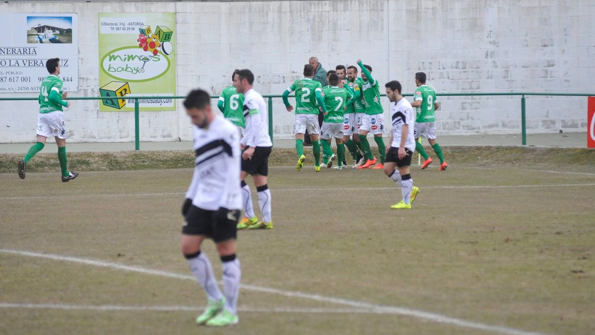 El Astorga le endosó la temporada pasada un 6-2 al Lealtad en La Eragudina. | DANIEL MARTÍN