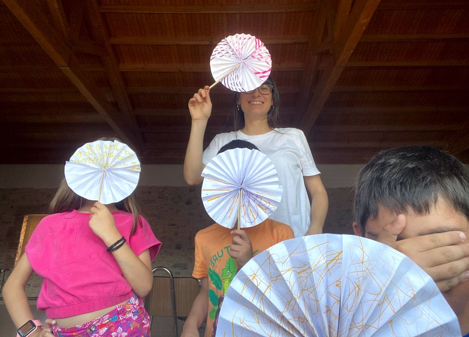 Natalia Rodríguez durante uno de los talleres con niños. | L.N.C.