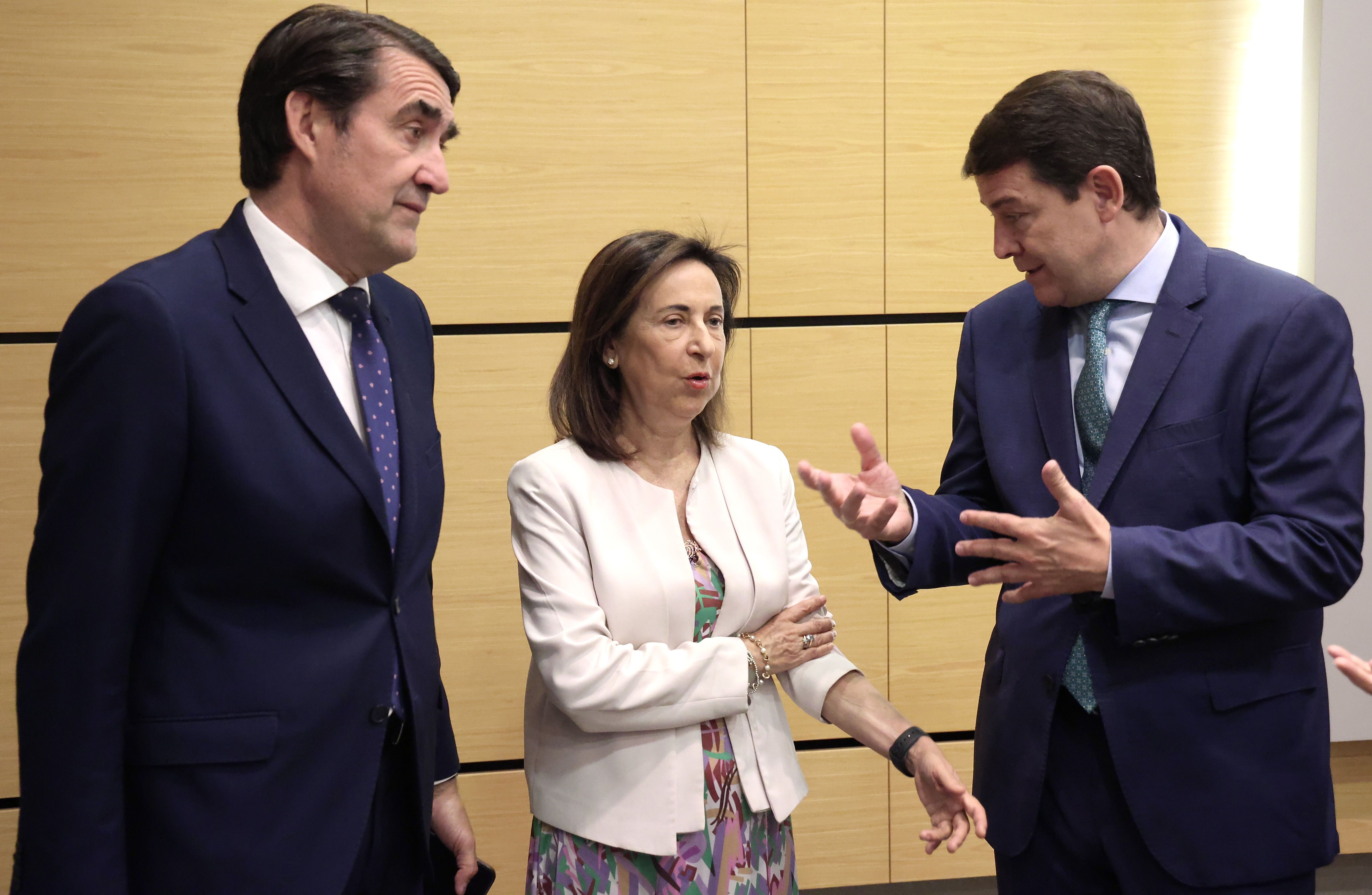 Juan Carlos Suárez-Quiñones, Margarita Robles y Alfonso Fernández Mañueco. | JUAN LÁZARO (ICAL)
