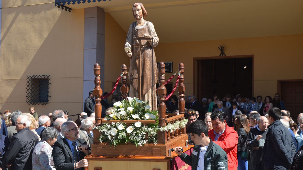 La procesión de San José Obrero de ayer en Cuatrovientos. | A. Cardenal