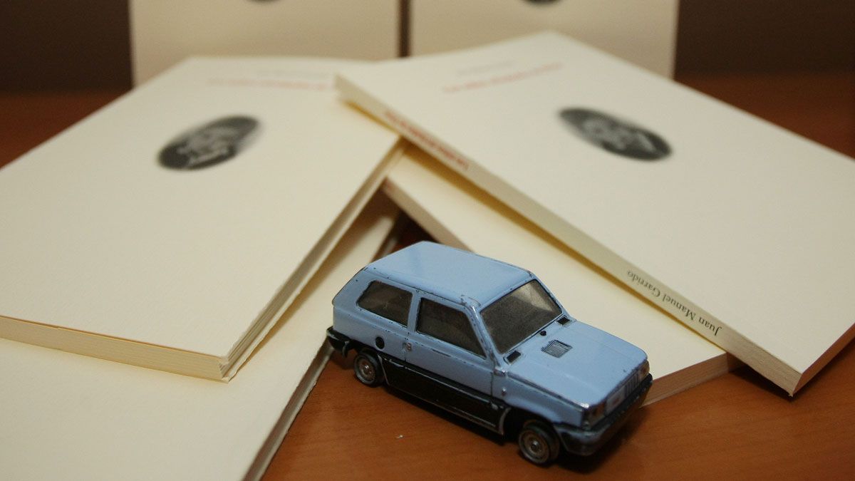 Ejemplares del libro 'Los niños olvidados de Dios' de Juan Garrido. | CÉSAR SÁNCHEZ (ICAL)