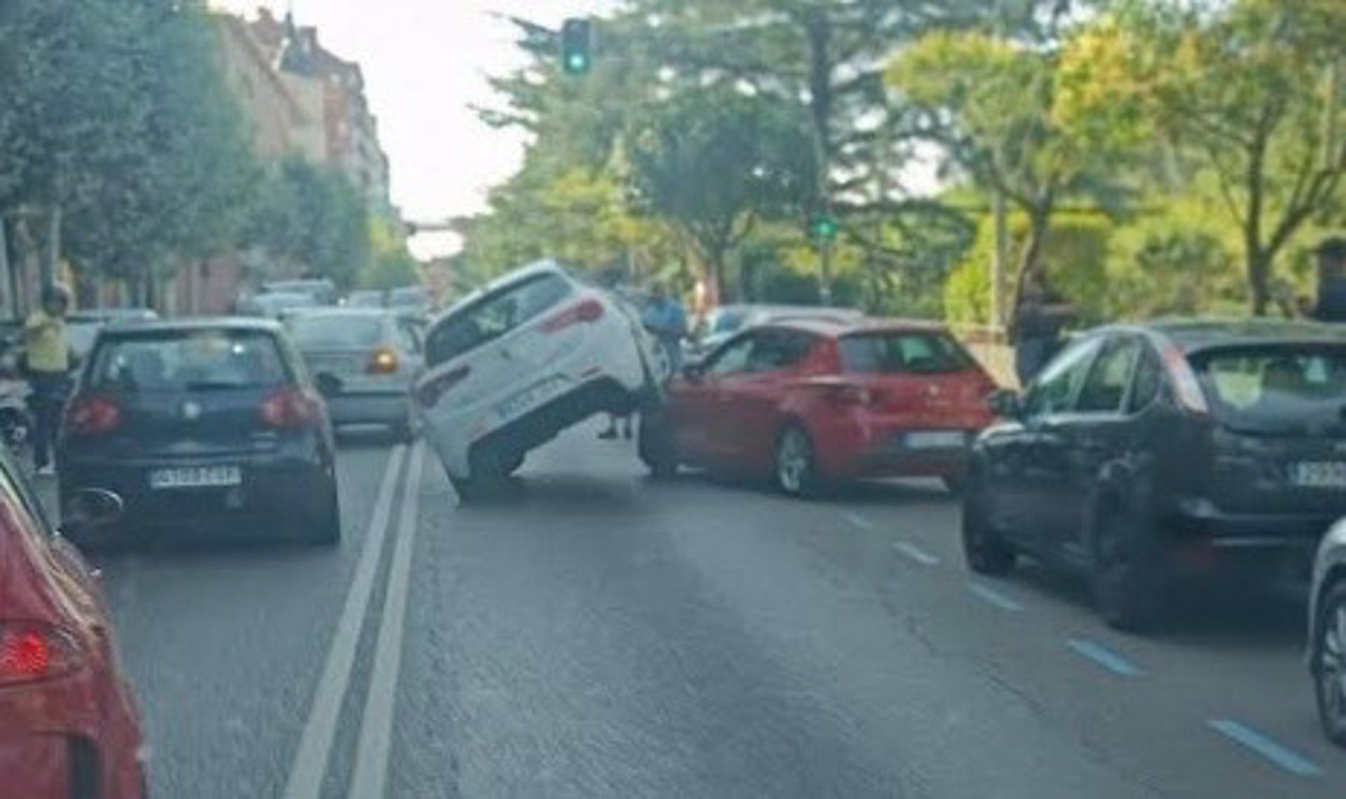 Vista del accidente desde el interior de uno de los vehículos que circulaban por la zona. | E.P.